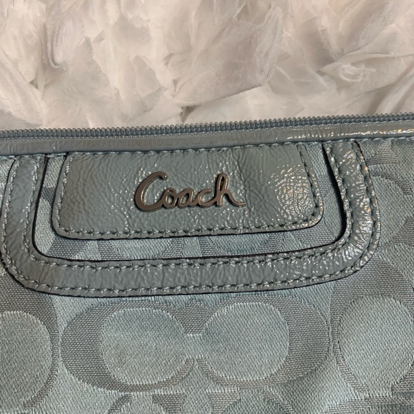 Coach - Picture 4 of 14